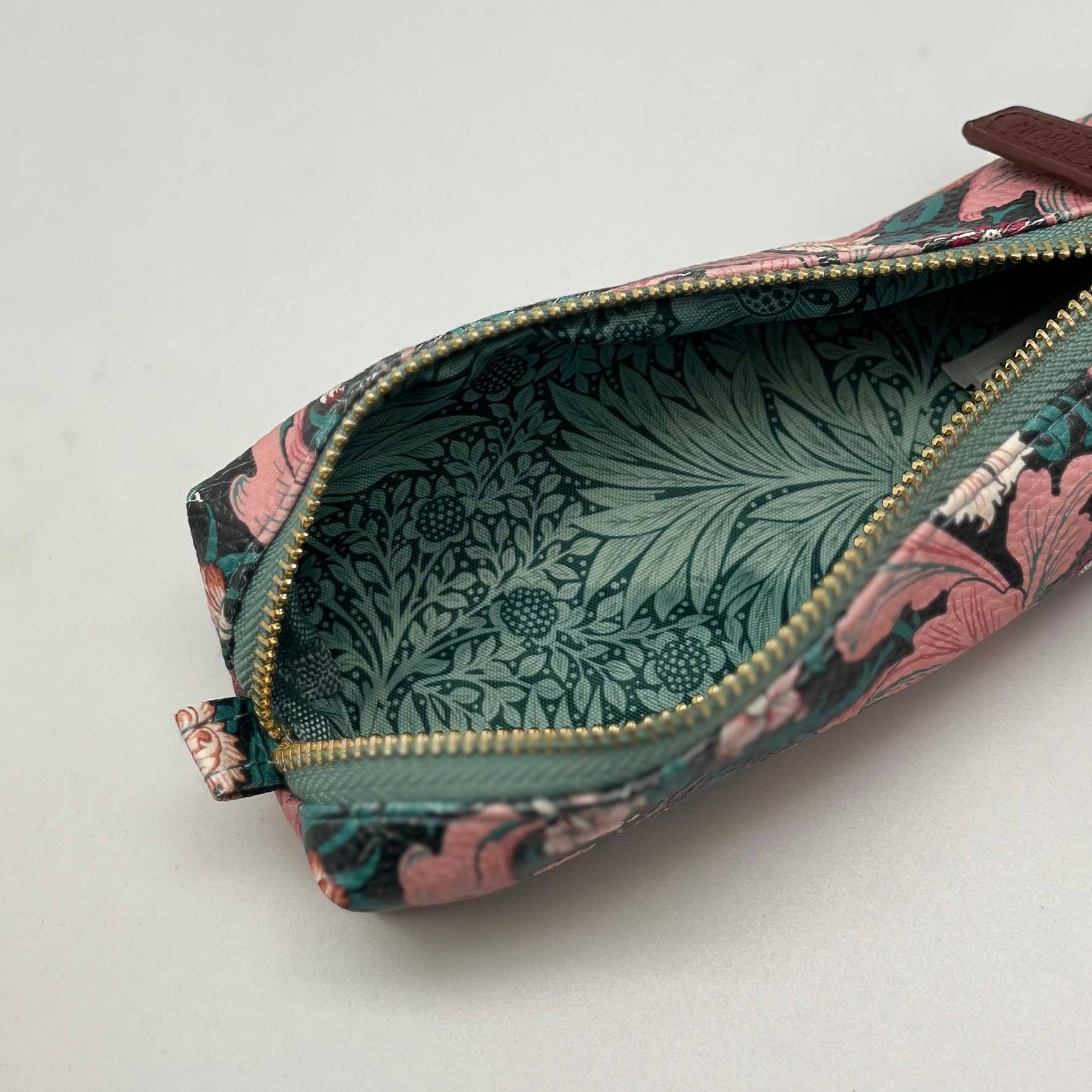 WILLIAM MORRIS SLIM PENCIL CASE // FAUX LEATHER