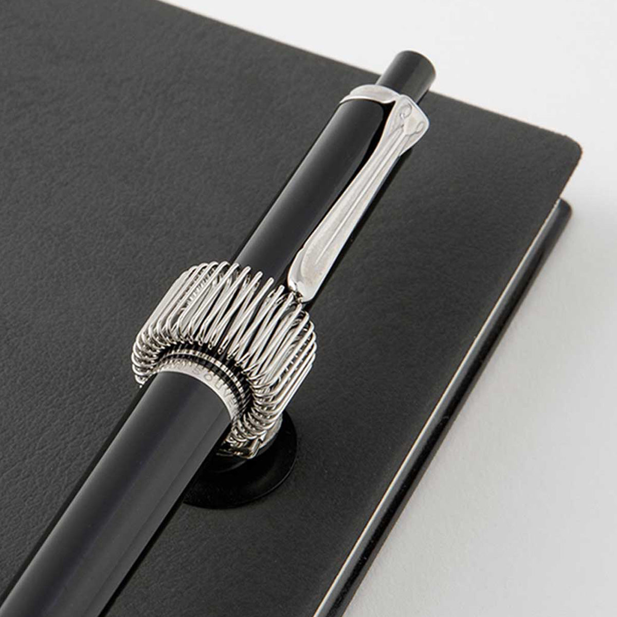 MAGNET PEN HOLDER // SILVER