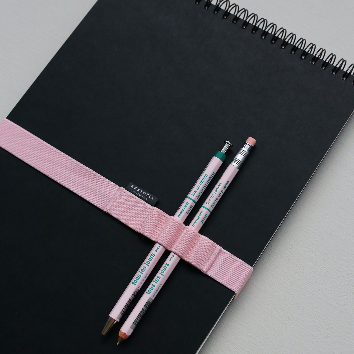 NOTEBOOK PEN STRAP A4 // PINK