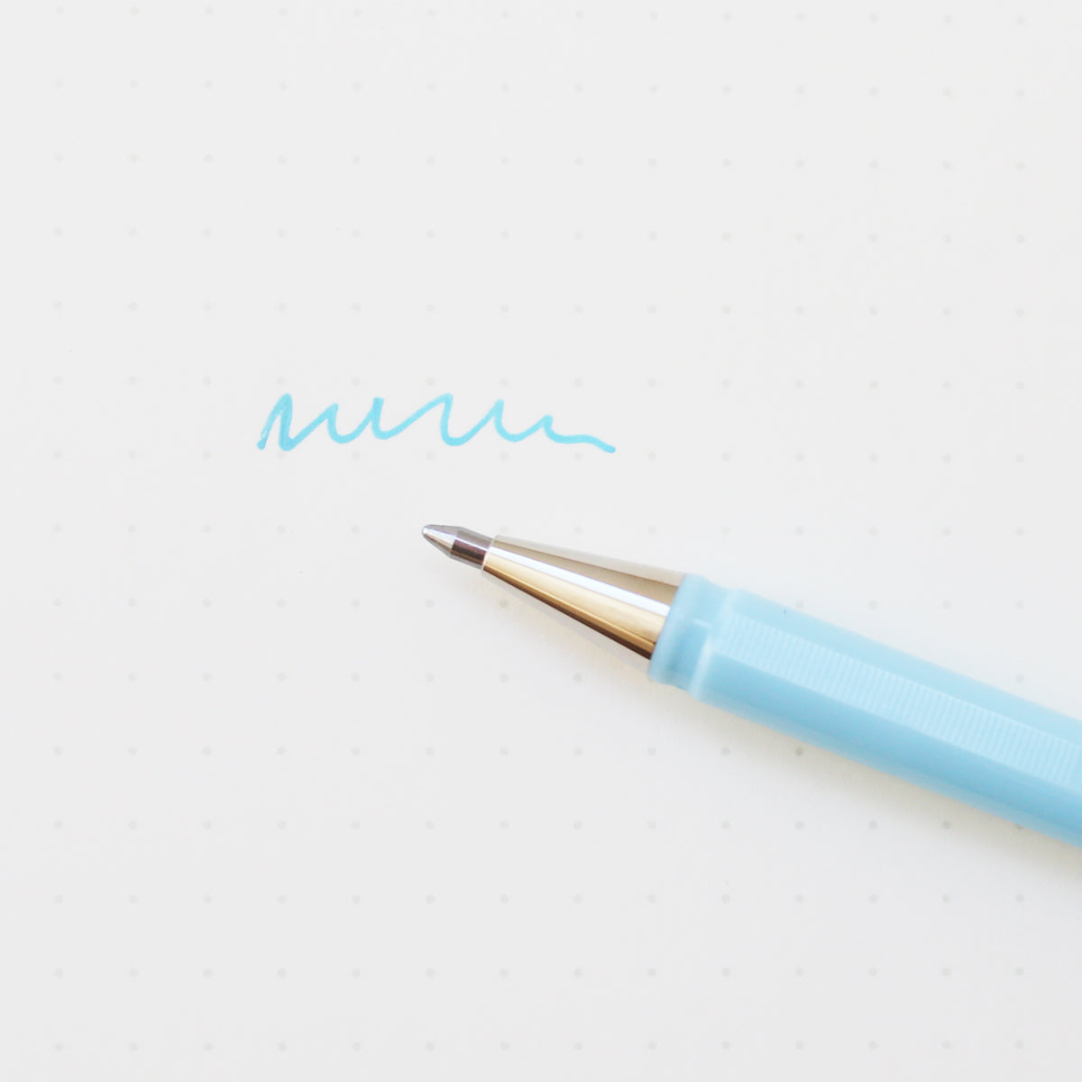 HYBRID MILKY GEL PEN // PASTEL BLUE