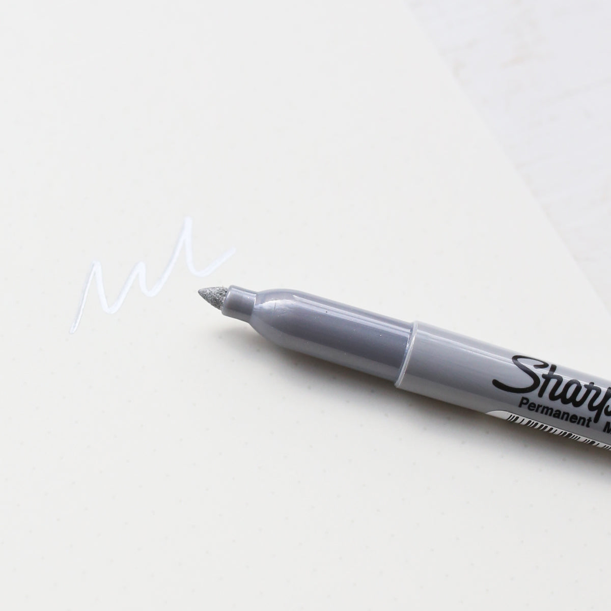 METALLIC PERMANENT MARKER PEN // SILVER