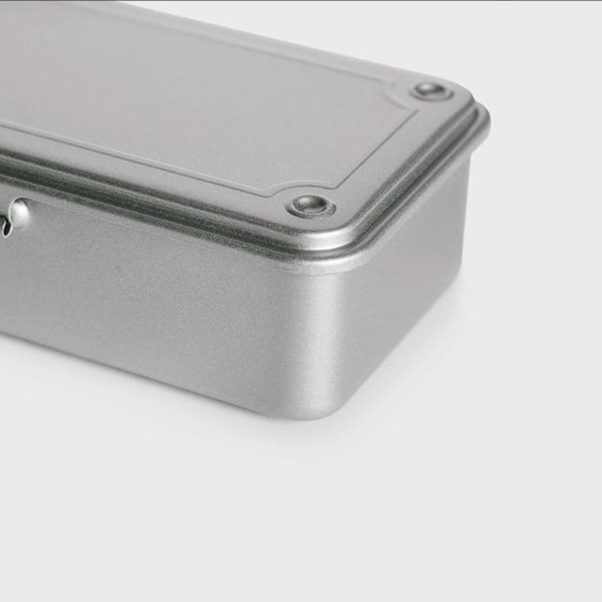T-190 STEEL TOOL BOX // SILVER