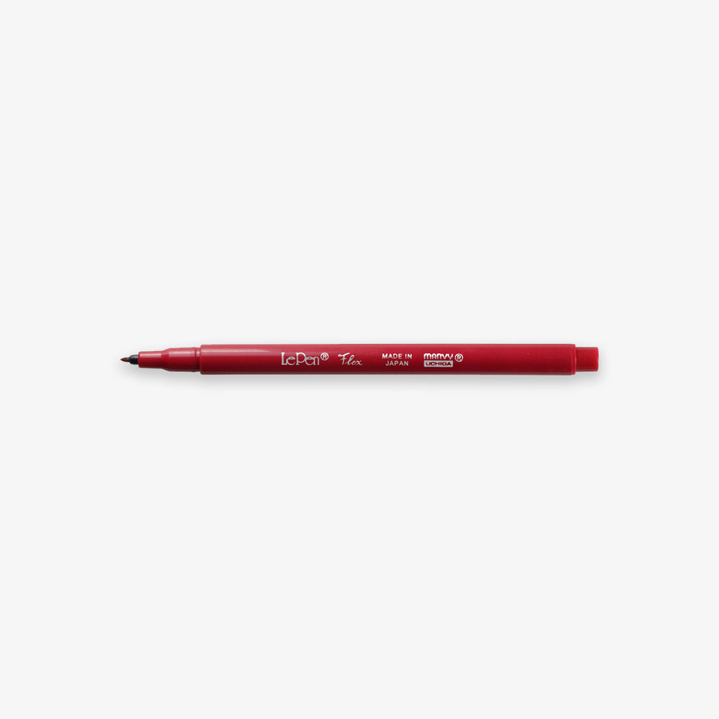 Le Pen felt-tipped flex fineliner from Marvy Uchida in a red color on a white background. 