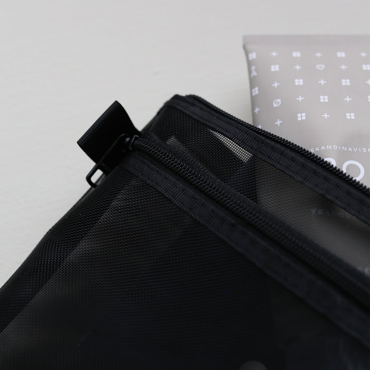 MESH PEN POUCH // BLACK