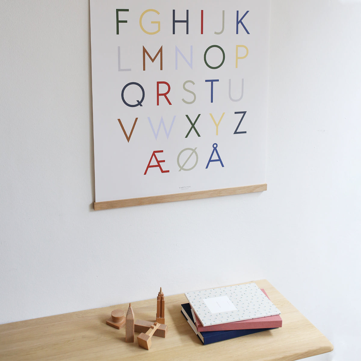 PLAKAT // ALFABETET + OAK FRAME