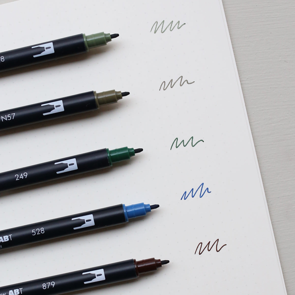 ABT DUAL BRUSH PEN // HUNTER GREEN