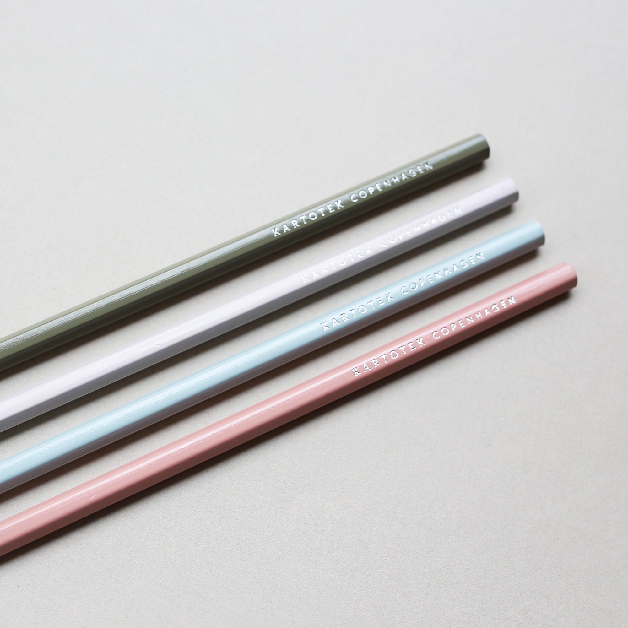 CEDAR WOOD PENCIL // PEACH